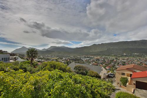 6 Bedroom Property for Sale in Fish Hoek Western Cape